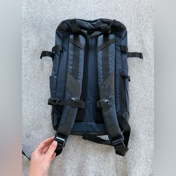 NEW Targus Sol Lite Unisex compact water resistant travel work bag backpack - Picture 2 of 6